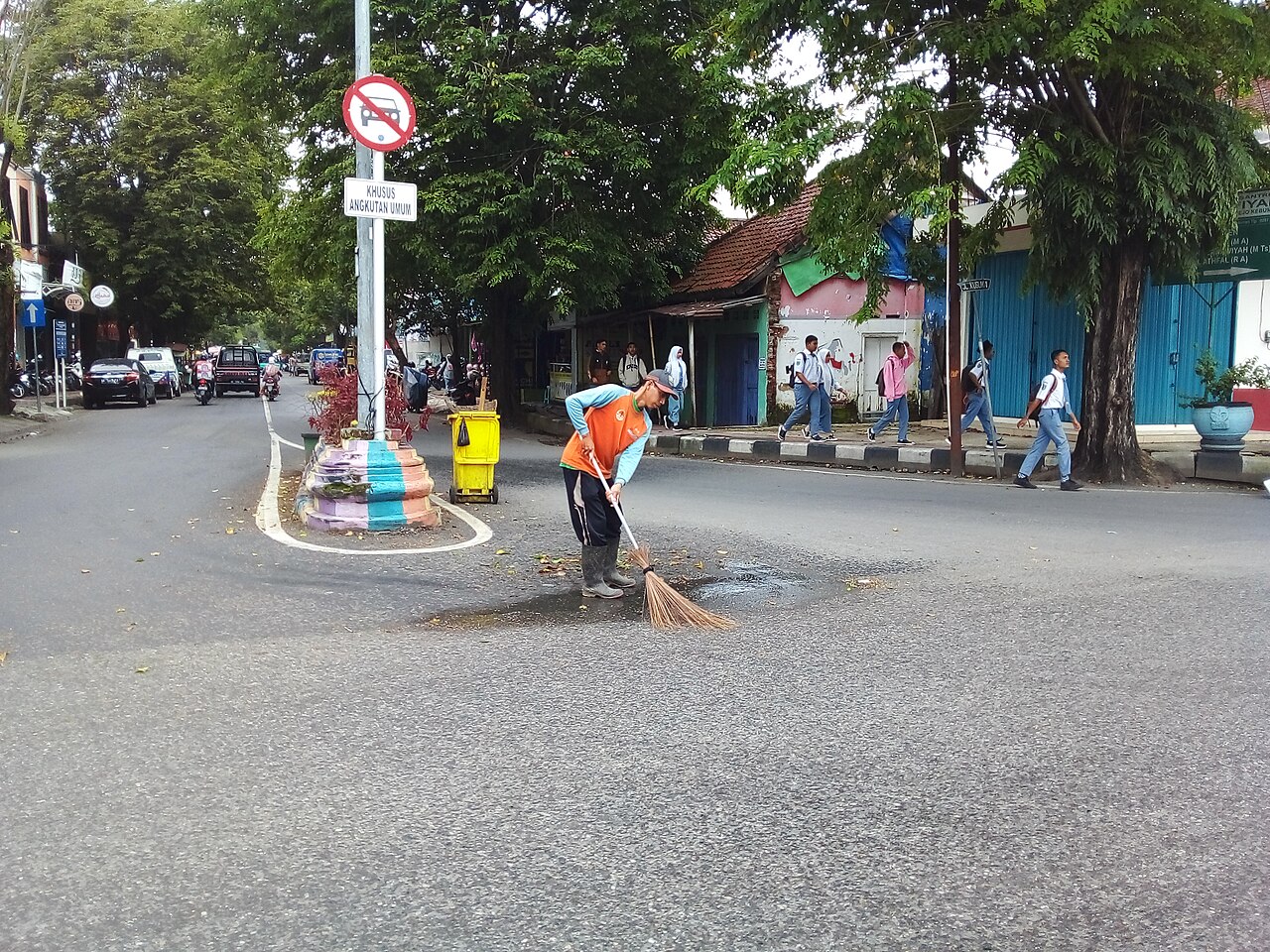 Pengelolaan sampah babartimur
